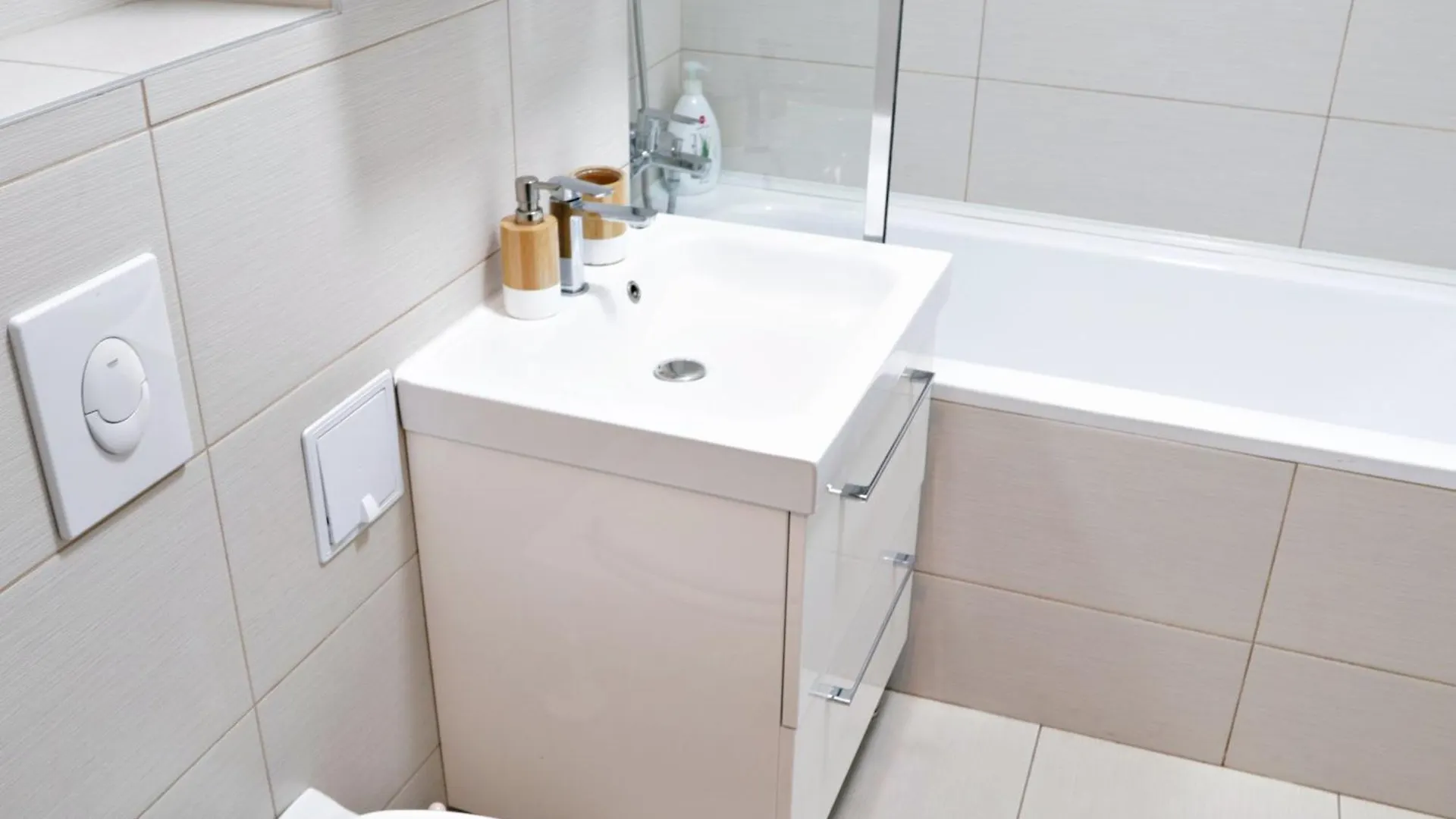 Conta I 1 Bedroom Apartment Near Tnb Бухарест