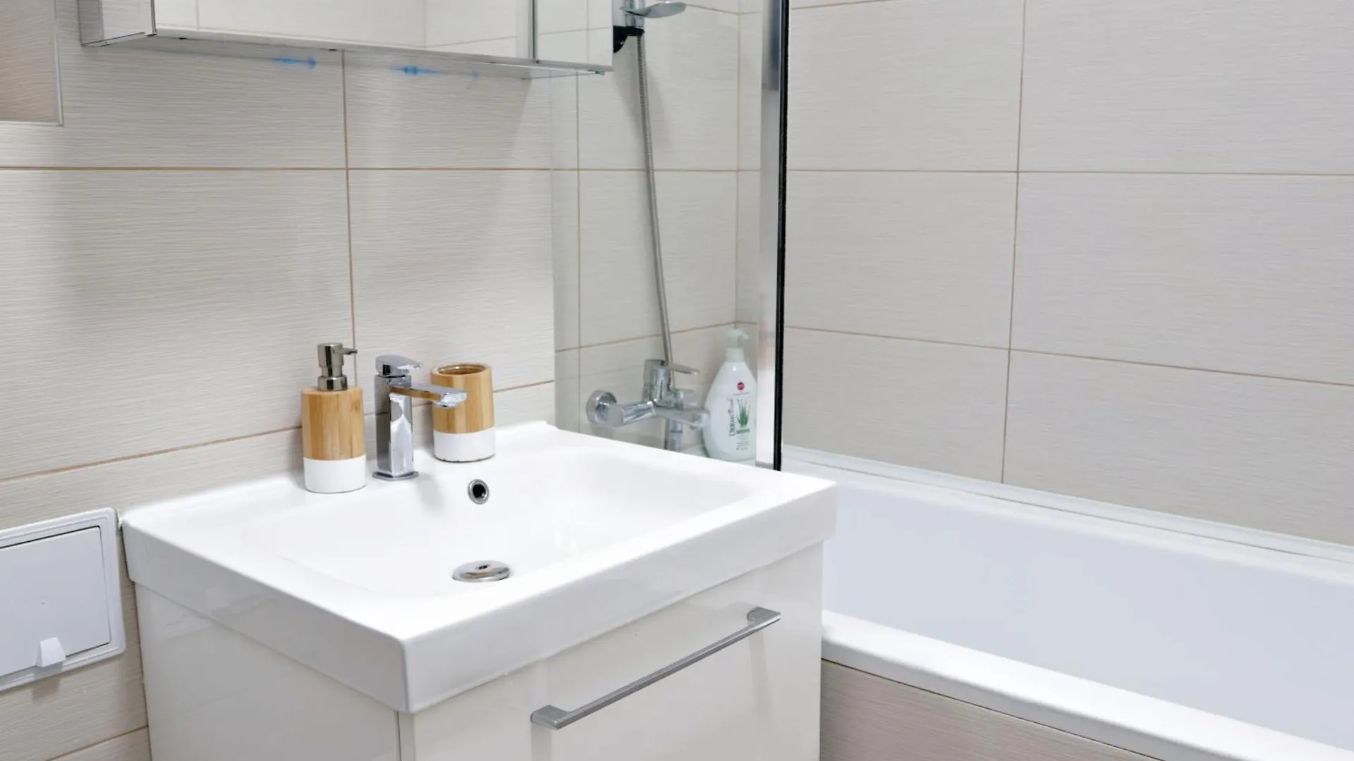 Conta I 1 Bedroom Apartment Near Tnb Bucharest 0*,  Romania